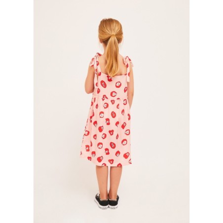Vestido de niña estampado en color rosa con ilustración de monitos en rojo y blanco