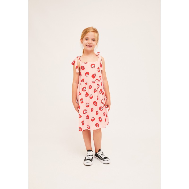 Vestido de niña estampado en color rosa con ilustración de monitos en rojo y blanco