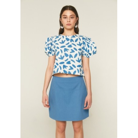 FALDA CORTA RECTA CON CANESÚ FRONTAL EN DRILL AZUL