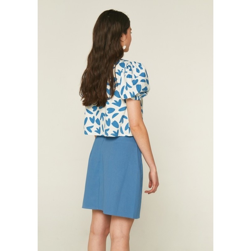 FALDA CORTA RECTA CON CANESÚ FRONTAL EN DRILL AZUL