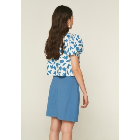 FALDA CORTA RECTA CON CANESÚ FRONTAL EN DRILL AZUL