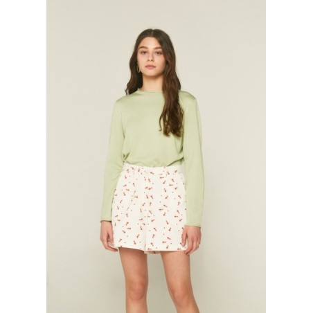 SHORT DE TIRO MEDIO CON PINZAS Y ANIMAL PRINT HORMIGAS