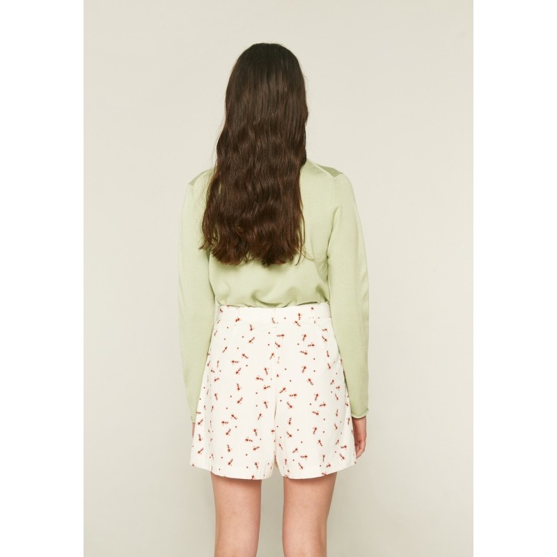 SHORT DE TIRO MEDIO CON PINZAS Y ANIMAL PRINT HORMIGAS