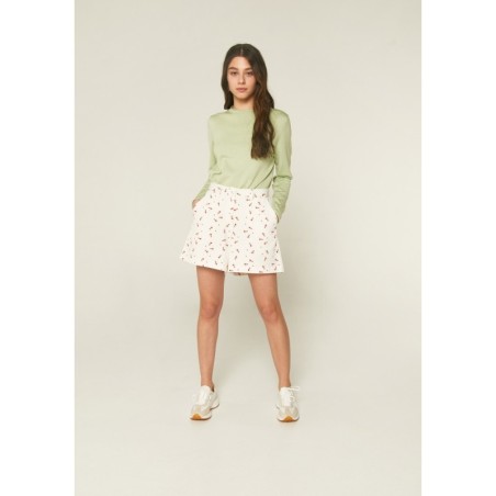 SHORT DE TIRO MEDIO CON PINZAS Y ANIMAL PRINT HORMIGAS