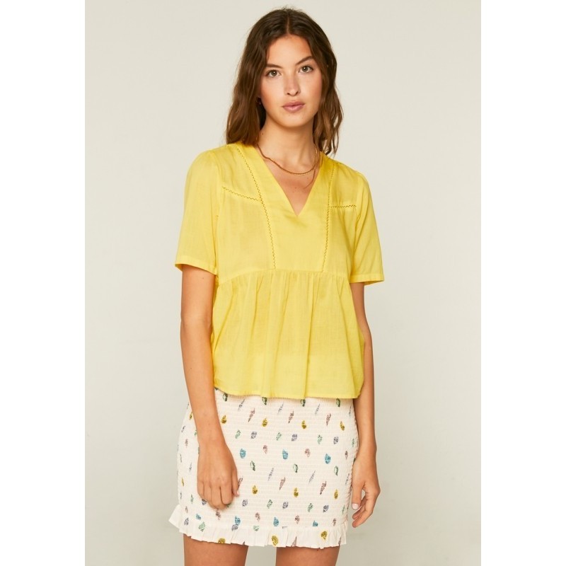 TOP EN VOLILE DE ALGODÓN CON DETALLES BORDADOS AMARILLO