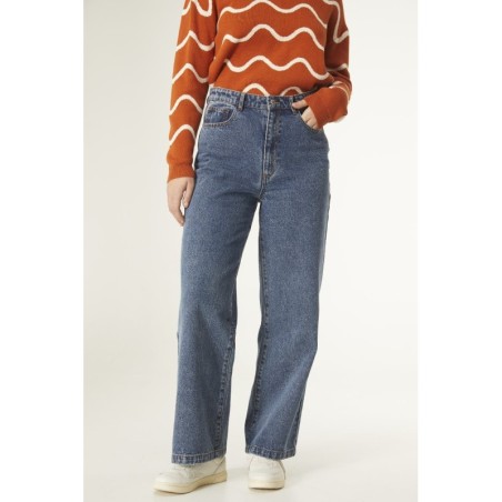 PANTALÓN VAQUERO RECTO CON CINCO BOLSILLOS