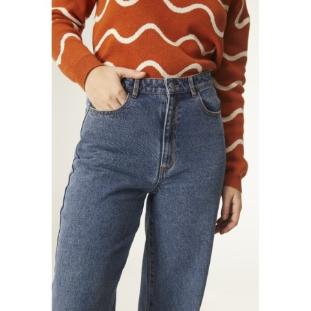 PANTALÓN VAQUERO RECTO CON CINCO BOLSILLOS