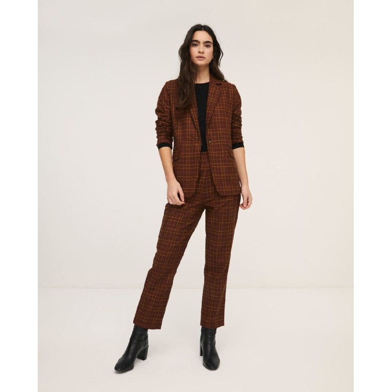 PANTALÓN RECTO CON CINTURA ELÁSTICA.