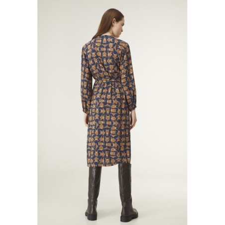 VESTIDO MIDI CON ESCOTE PICO Y CINTURÓN CON ANIMAL PRINT DE LEOPARDOS.