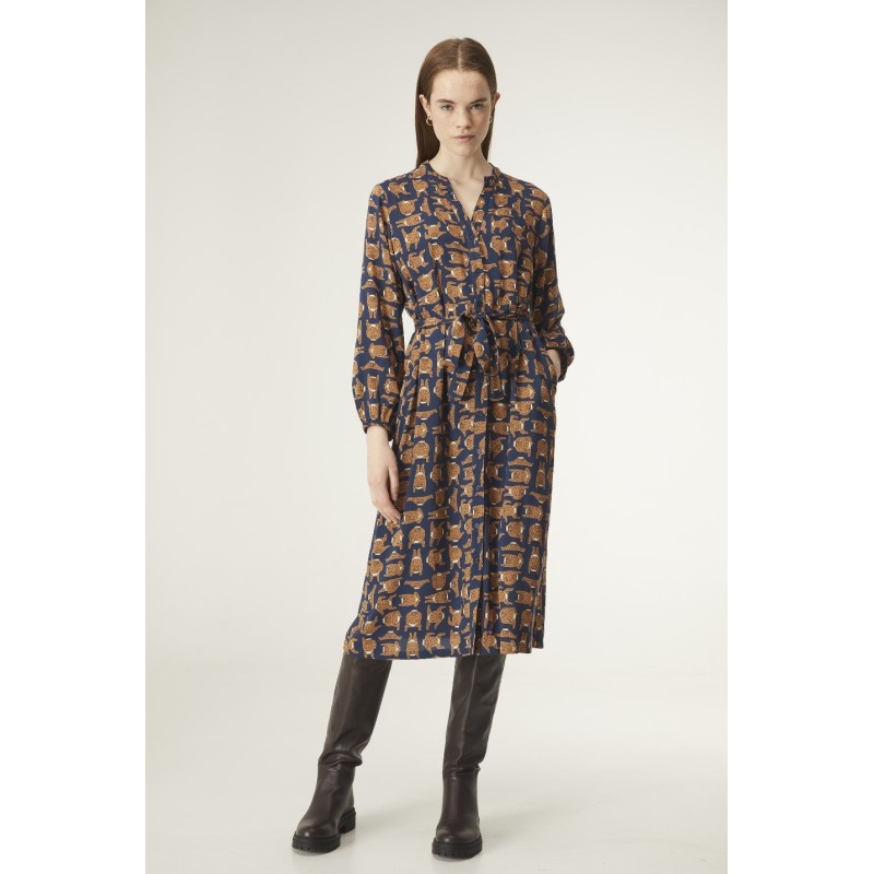 VESTIDO MIDI CON ESCOTE PICO Y CINTURÓN CON ANIMAL PRINT DE LEOPARDOS.