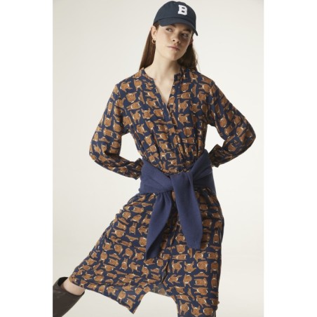 VESTIDO MIDI CON ESCOTE PICO Y CINTURÓN CON ANIMAL PRINT DE LEOPARDOS.