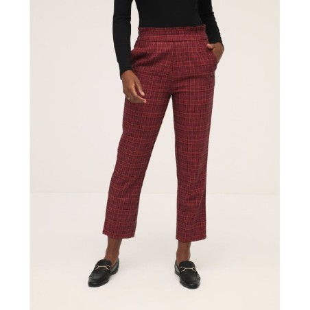 PANTALÓN RECTO CON CINTURA ELÁSTICA.