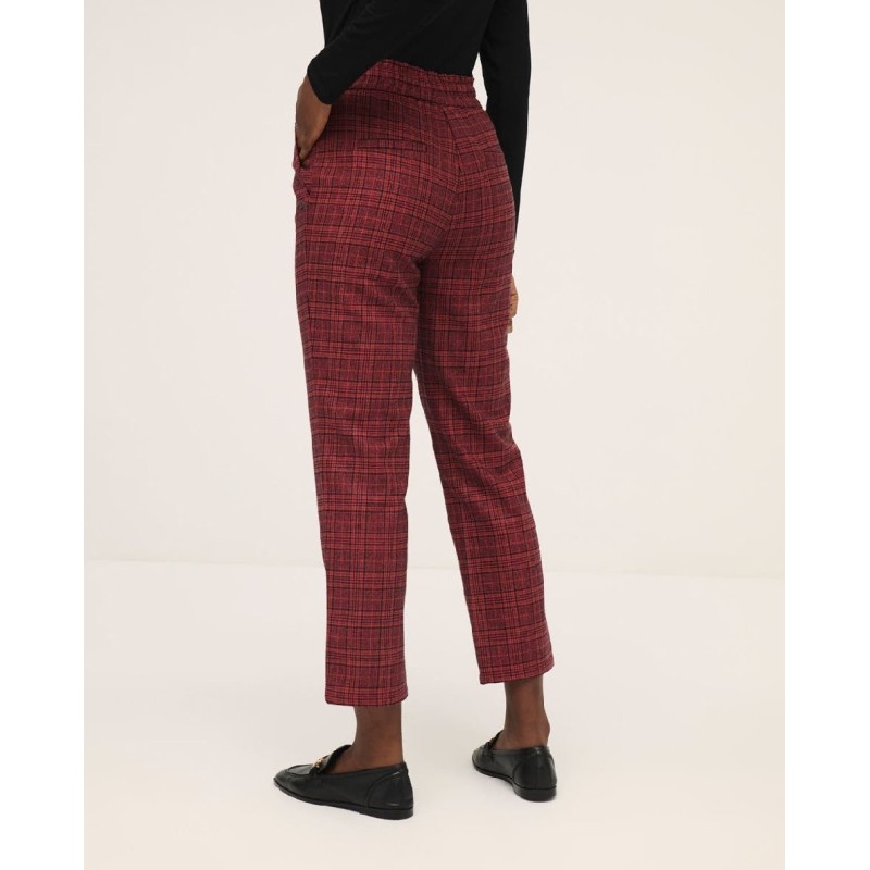 PANTALÓN RECTO CON CINTURA ELÁSTICA.