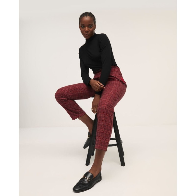 PANTALÓN RECTO CON CINTURA ELÁSTICA.