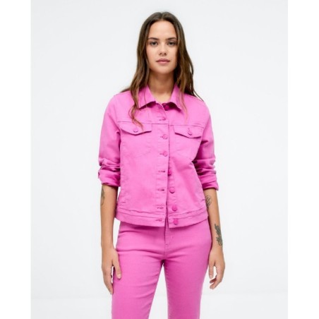 CAZADORA TIPO DENIM.