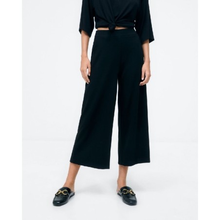 PANTALÓN CROP ANCHO.
