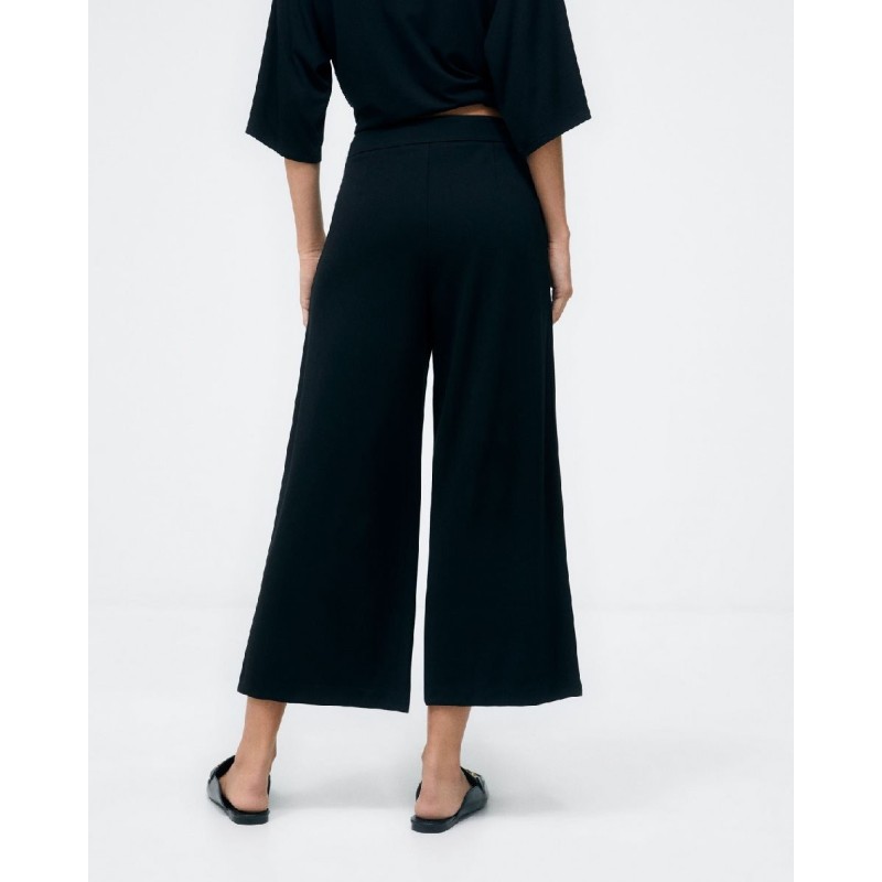 PANTALÓN CROP ANCHO.