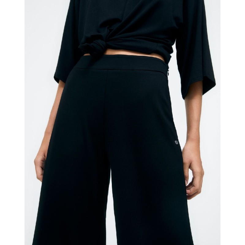 PANTALÓN CROP ANCHO.