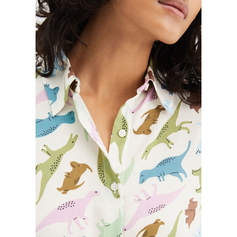 CAMISA CON ESTAMPADO JURASICO.