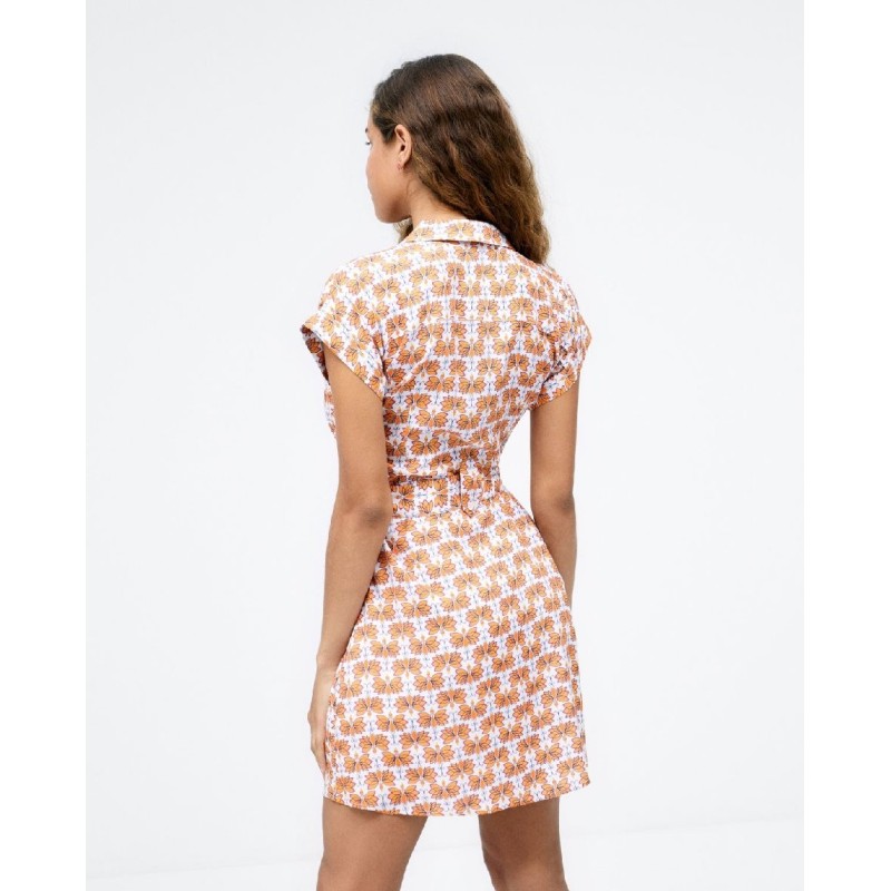 VESTIDO CORTO CAMISERO CON CINTURÓN.