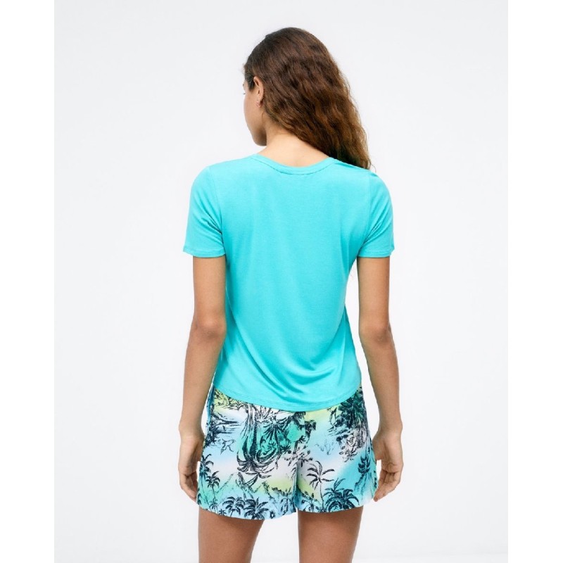 CAMISETA AMPLIA DE MANGA CORTA.