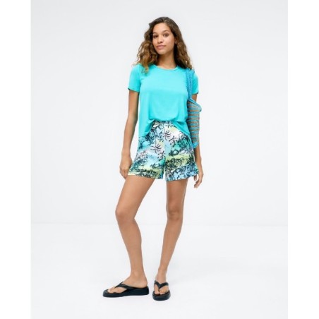 CAMISETA AMPLIA DE MANGA CORTA.