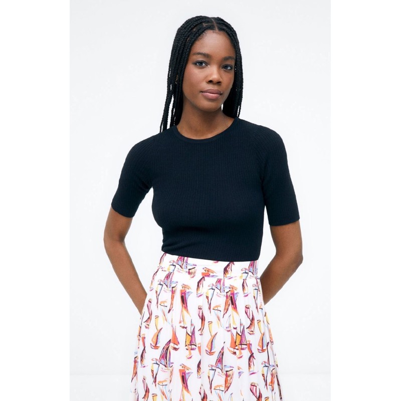 FALDA AMPLIA CON ABERTURA.