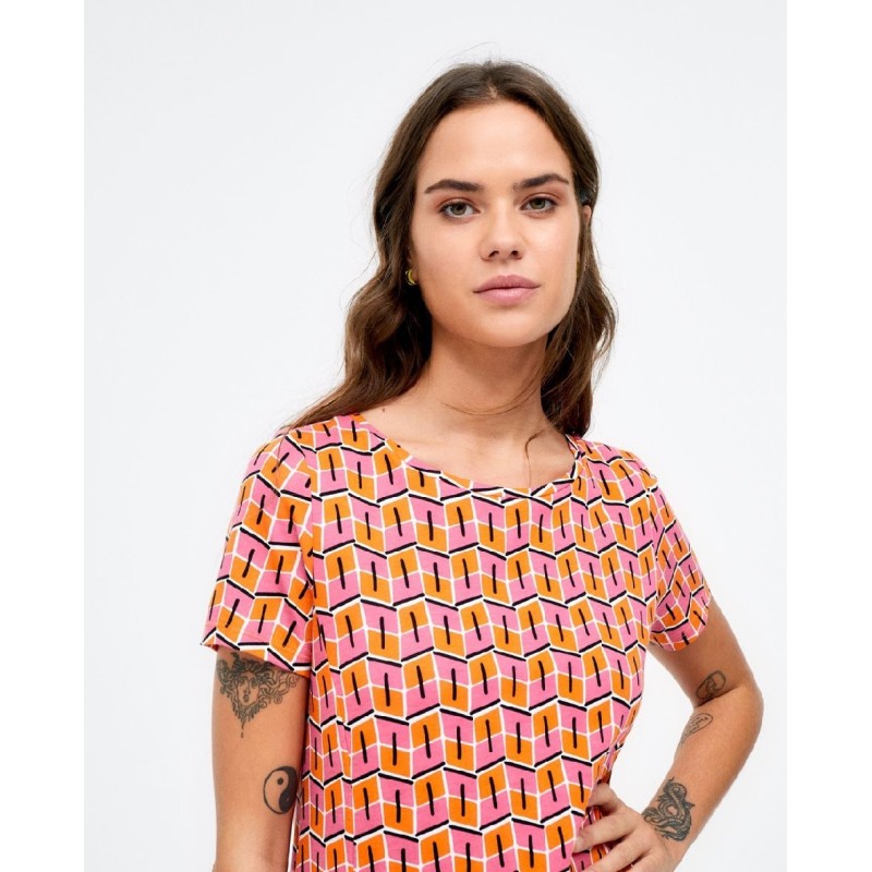 VESTIDO CORTO CON ESCOTE BARCO