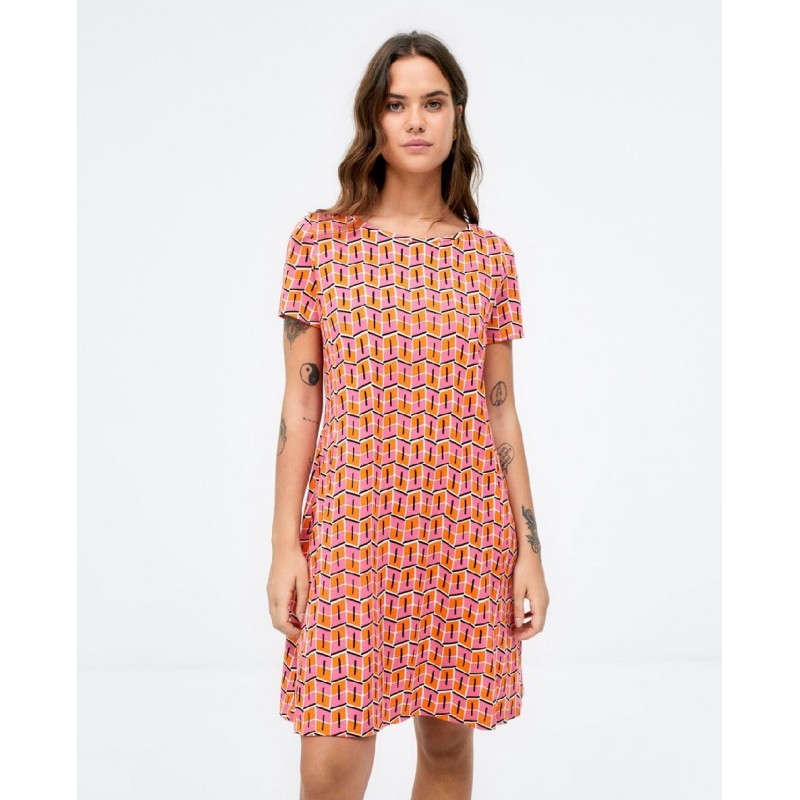 VESTIDO CORTO CON ESCOTE BARCO