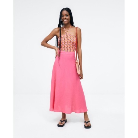 FALDA MIDI MUY AMPLIA.