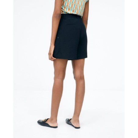 SHORT CON CINTURÓN.