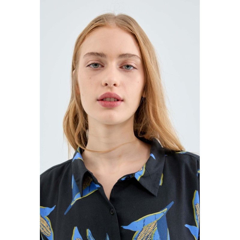 CAMISA EN VISCOSA LENZING"ECOVERO"CON ESTAMPADO DE MAZORCA.