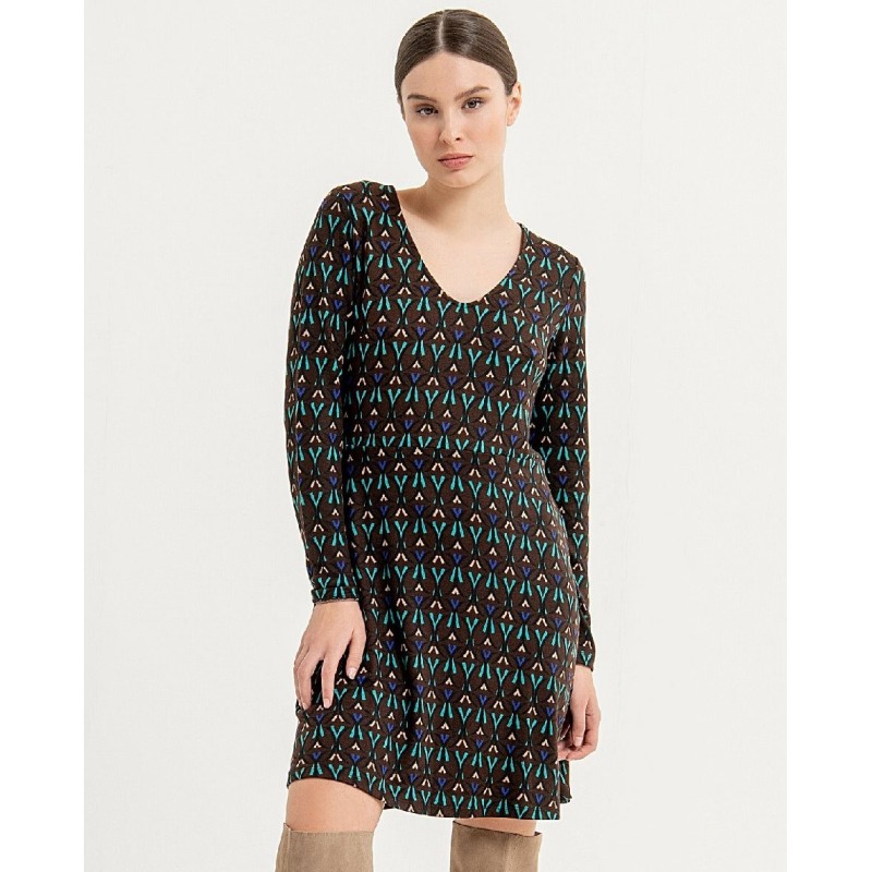 VESTIDO CORTO ESTILO SKATER.