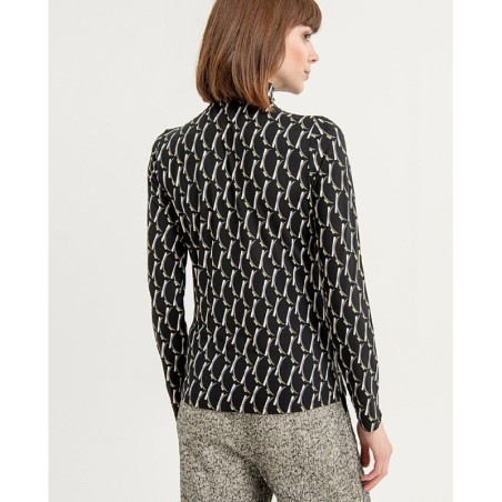 CAMISETA CUELLO ALTO.