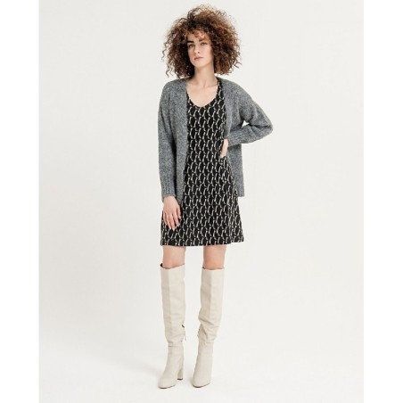 VESTIDO CORTO ENTALLADO ESCOTE EN V.