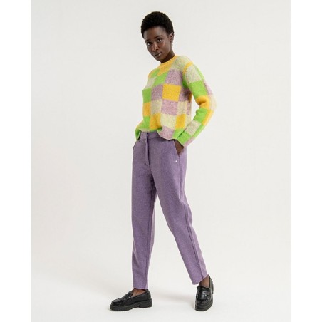 PANTALÓN RECTO TIPO PITILLO CON GOMA EN LA ESPALDA.