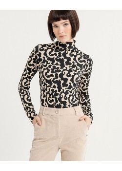 PANTALÓN ESTILO CHINO CON ABERTURA EN LATERAL. 2