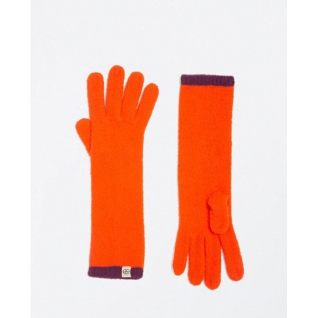 GUANTES LARGOS CON VIVO A CONTRASTE.