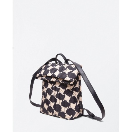 MOCHILA ACOLCHADA ESTAMPADA BICOLOR.