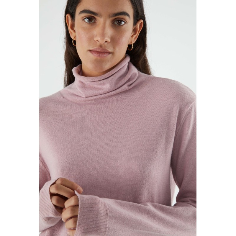 JERSEY DE PUNTO FINO CON CUELLO ALTO.