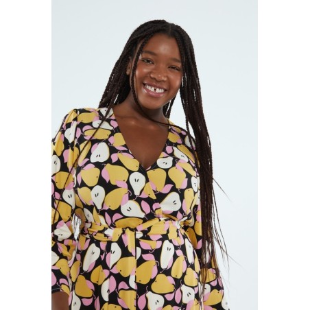 VESTIDO CORTO CRUZADO CON ESTAMPADO DE PERAS.