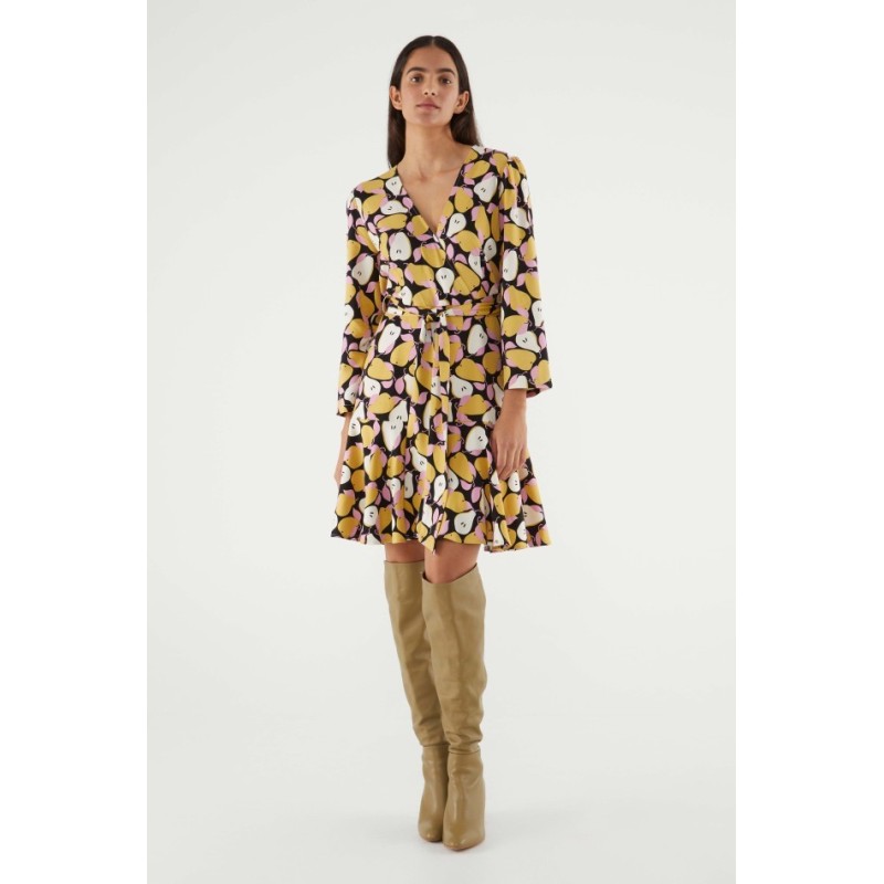 VESTIDO CORTO CRUZADO CON ESTAMPADO DE PERAS.