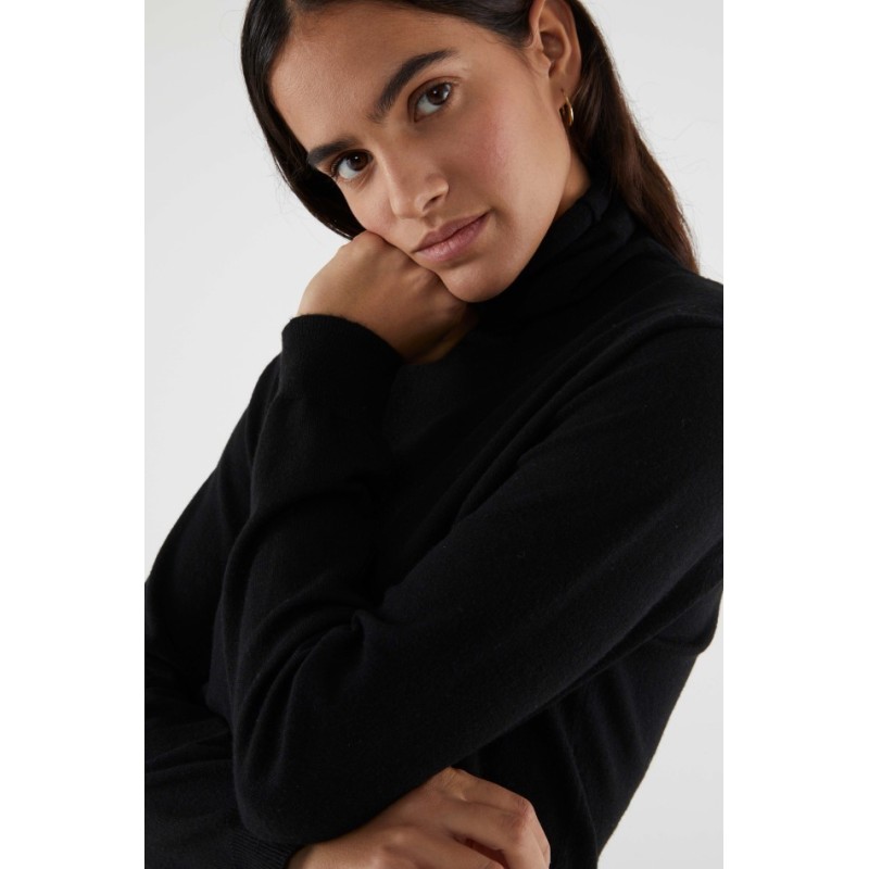 JERSEY DE PUNTO FINO CON CUELLO ALTO.