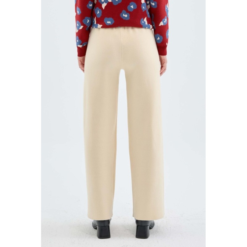 PANTALÓN LARGO RECTO DE PUNTO.