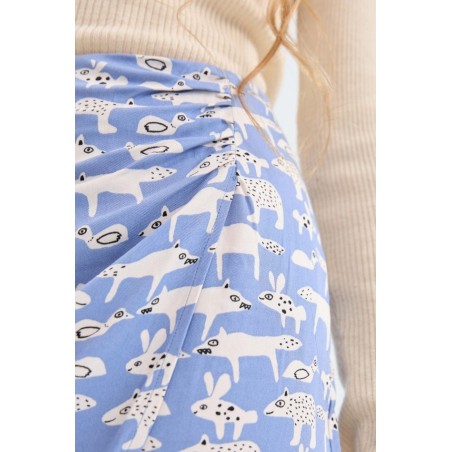 FALDA CORTA CRUZADA CON ESTAMPADO DE ANIMALES.