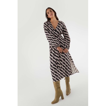 VESTIDO MIDI CRUZADO CON ESTAMPADO GEÓMETRICO NEGRO.