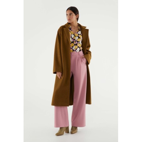 PANTALÓN DE VESTIR CON PINZAS.