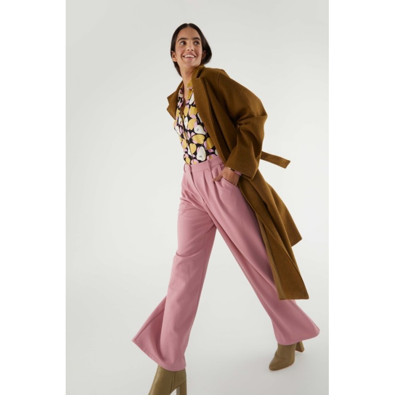 PANTALÓN DE VESTIR CON PINZAS.