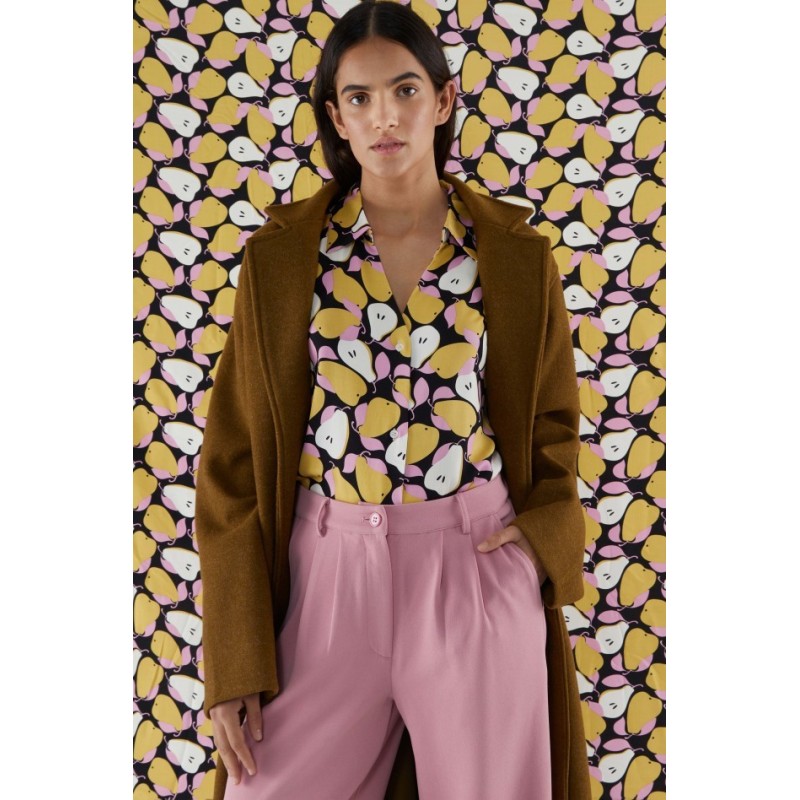 PANTALÓN DE VESTIR CON PINZAS.