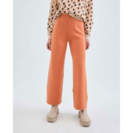 PANTALÓN LARGO RECTO DE PUNTO.